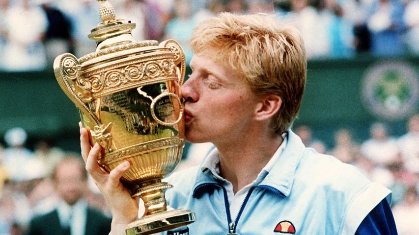 Der 18-jährige Leimener Boris Becker gewinnt am 06.07.1986 zum zweiten Mal in Folge das Herren-Einzel-Finale in Wimbledon. Für eine Liebesbekundung, in seinem "Wohnzimmer" wie Becker den Centre Court nennt, musste dann die Trophäe herhalten.