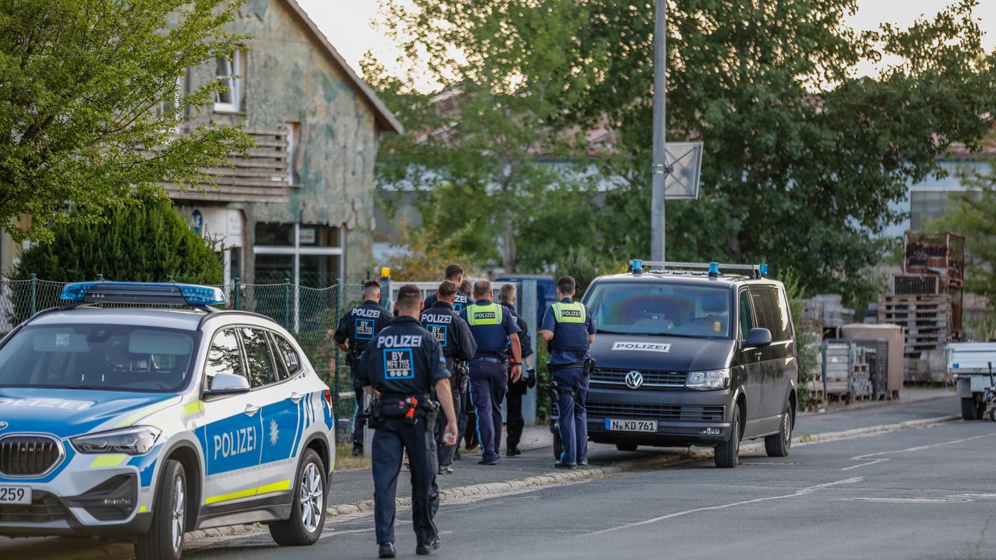 Bei Ansbach ist es zu einem Polizei-Großeinsatz gekommen. (Symbolbild) Bei Ansbach ist es zu einem Polizei-Großeinsatz gekommen. (Symbolbild)