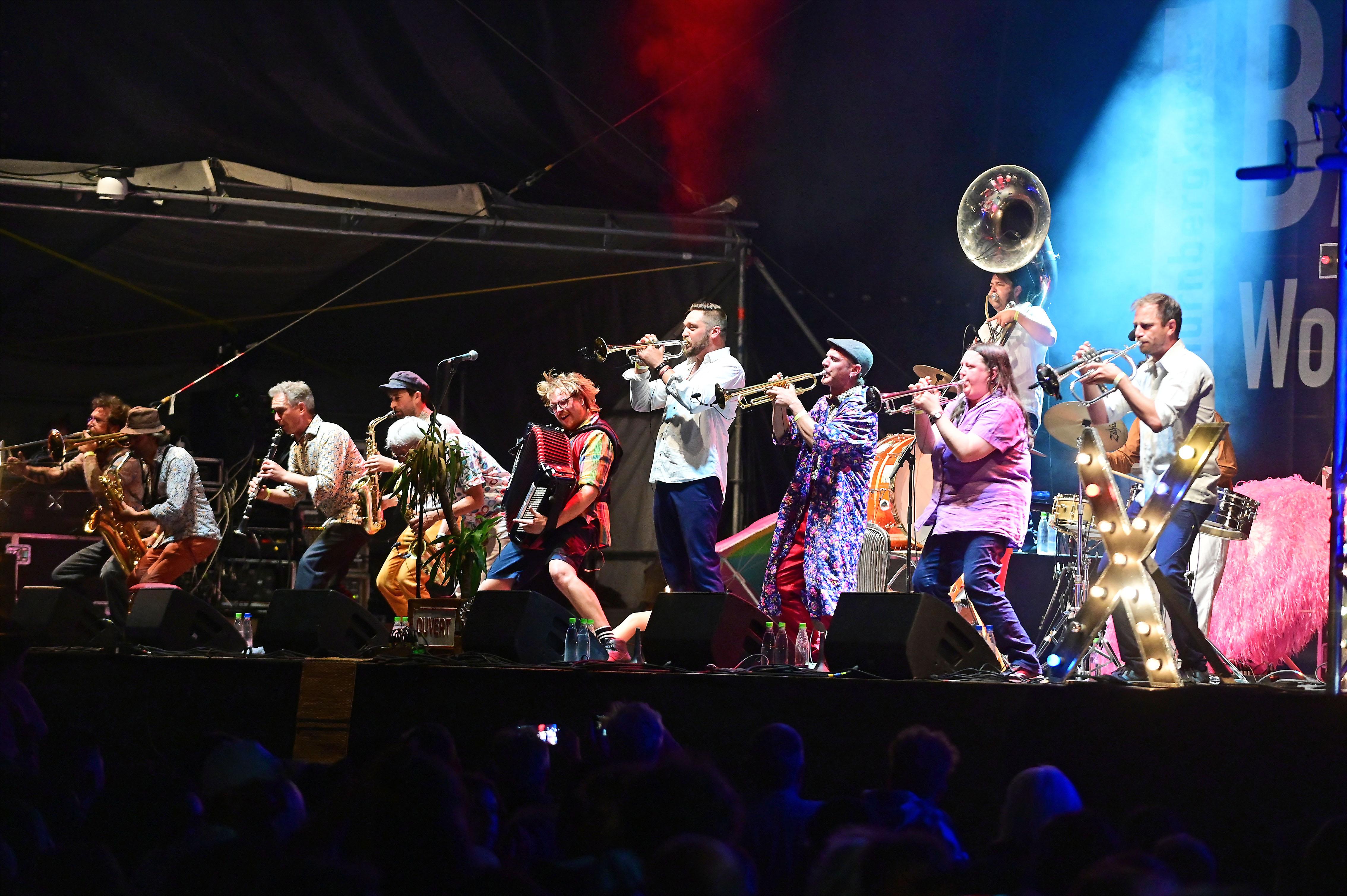 Am Hauptmarkt überzeugte am Abend das "Orchestre International du Vetex" mit belgisch-französischer Musik.