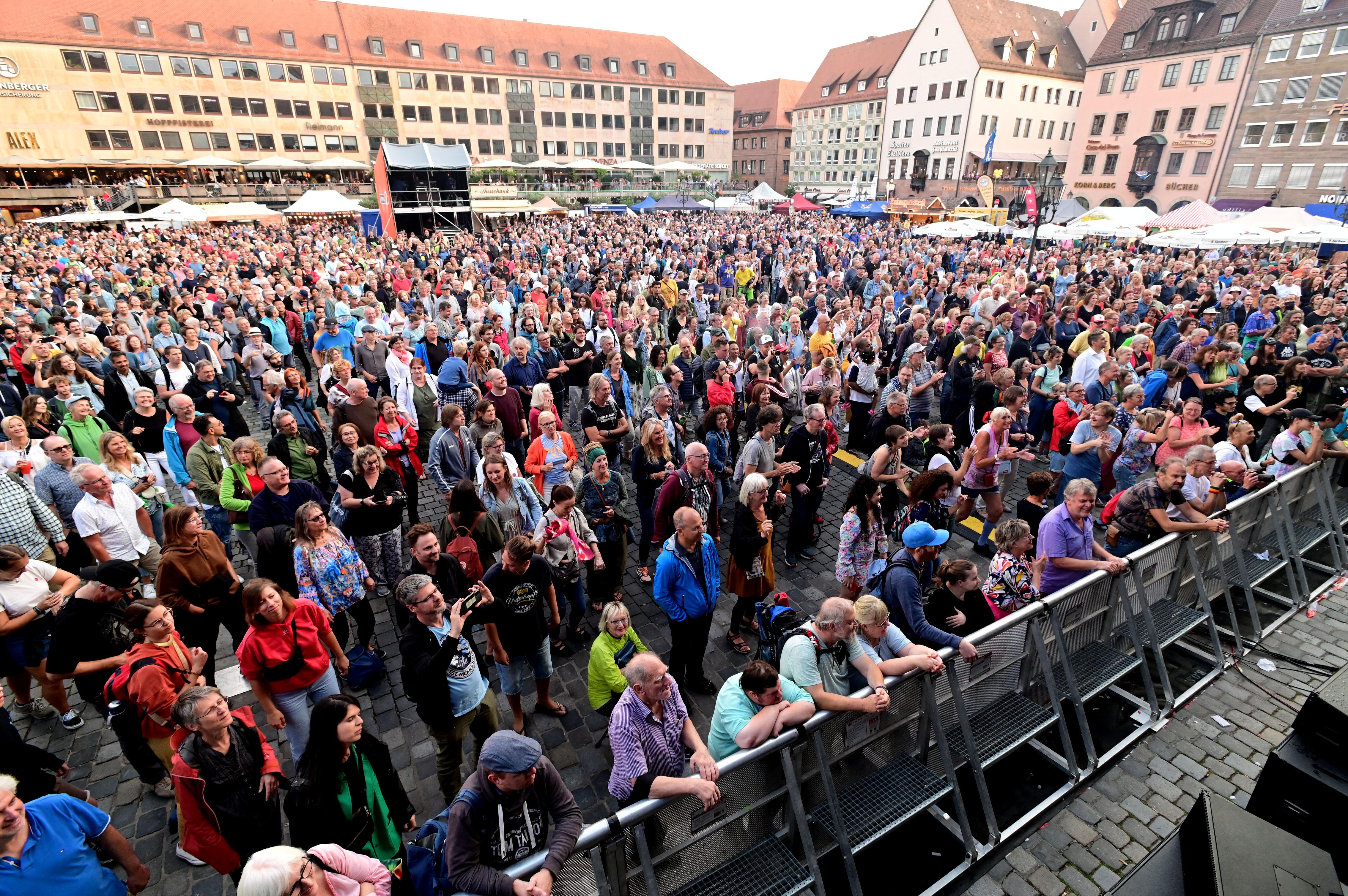 Weiterer Act am Hauptmarkt: Die "Congo Cowboys" - wie konnte man da nicht mittanzen?