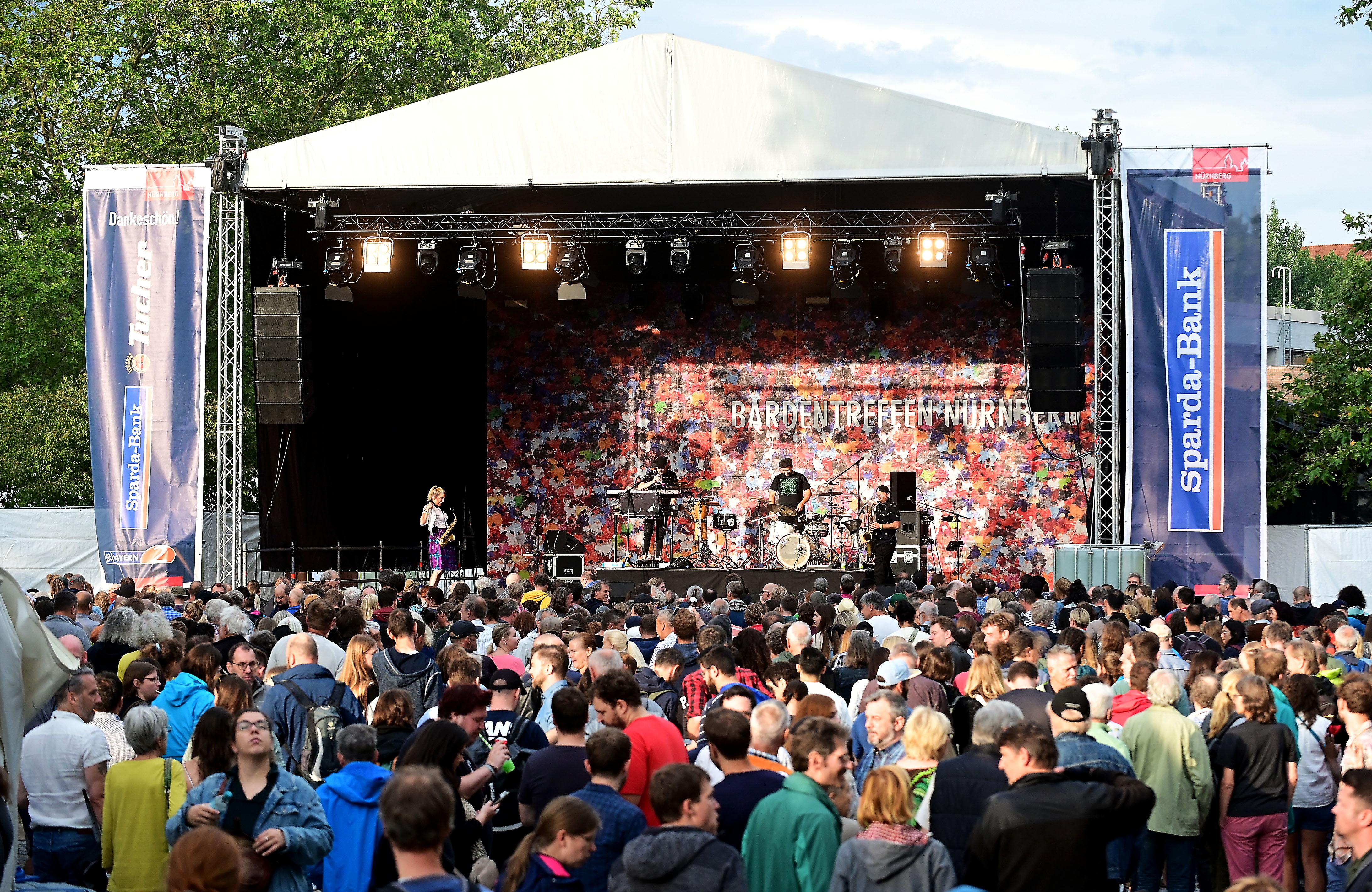 "Al Jawala" spielten an der Insel Schütt.