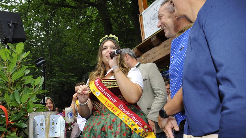 Auch die Forchheimer Bierkönigin Luisa I. begrüßte alle Annafest-Fans. 