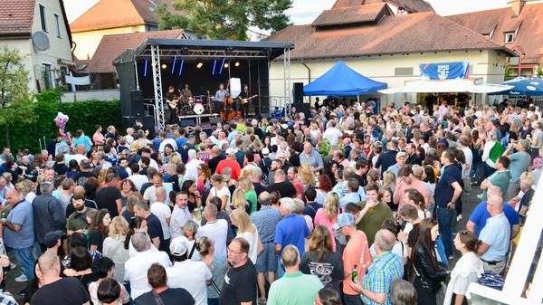 Volle Hütte, besser: volles Straßen und Gassen. Das Bürgerfest war und ist ein echter Publikumsmagnet und das größte Fest unter den Dächern der Goldschlägerstadt.