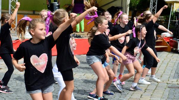 Bei so vielen lachenden Gesichtern ist eines klar: Zumba macht Spaß.