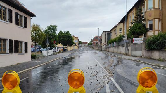 Schwabacher Straße steht unter Wasser - Hauptleitung beschädigt