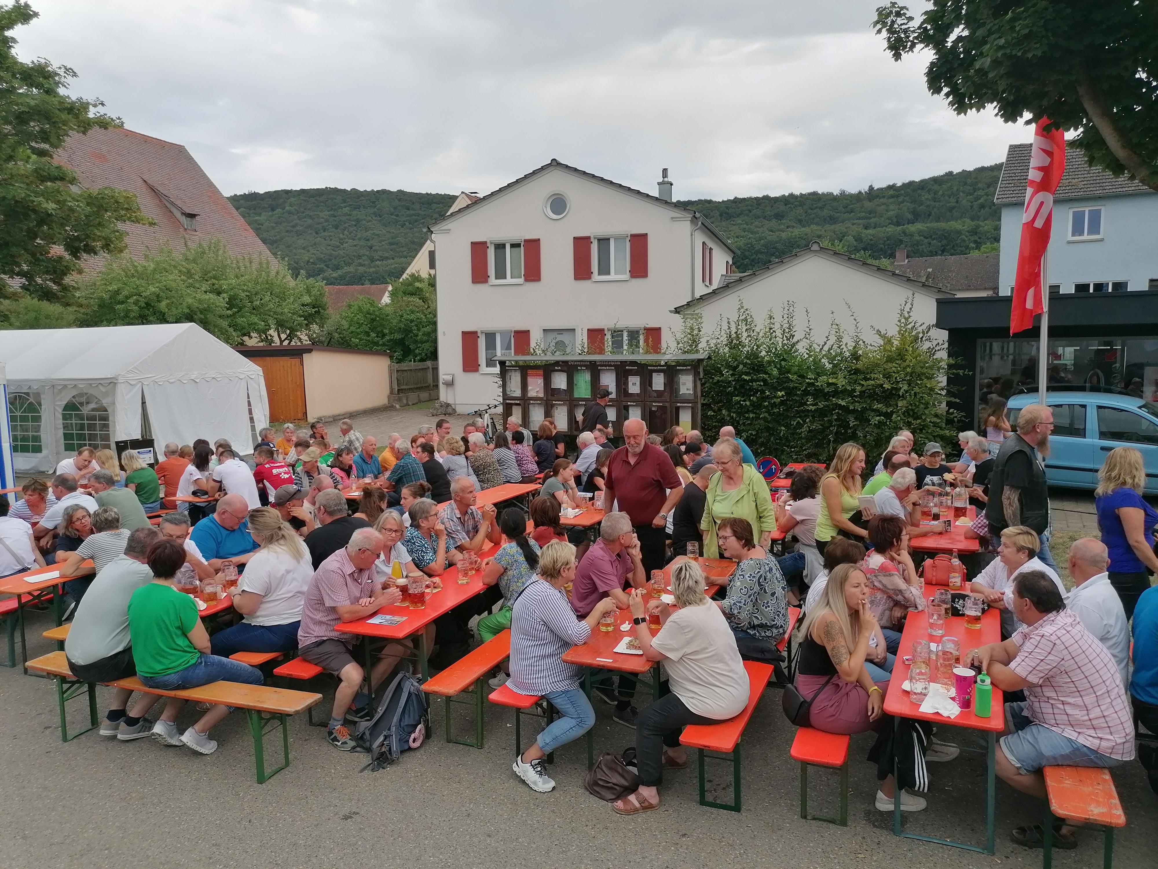 Wenn in Wettelsheim der Dorfexpress fährt und die Luftballone steigen