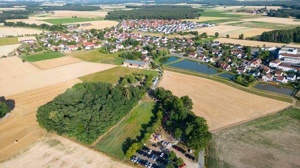 Unten im Bild der beliebte Bierkeller Geyer.