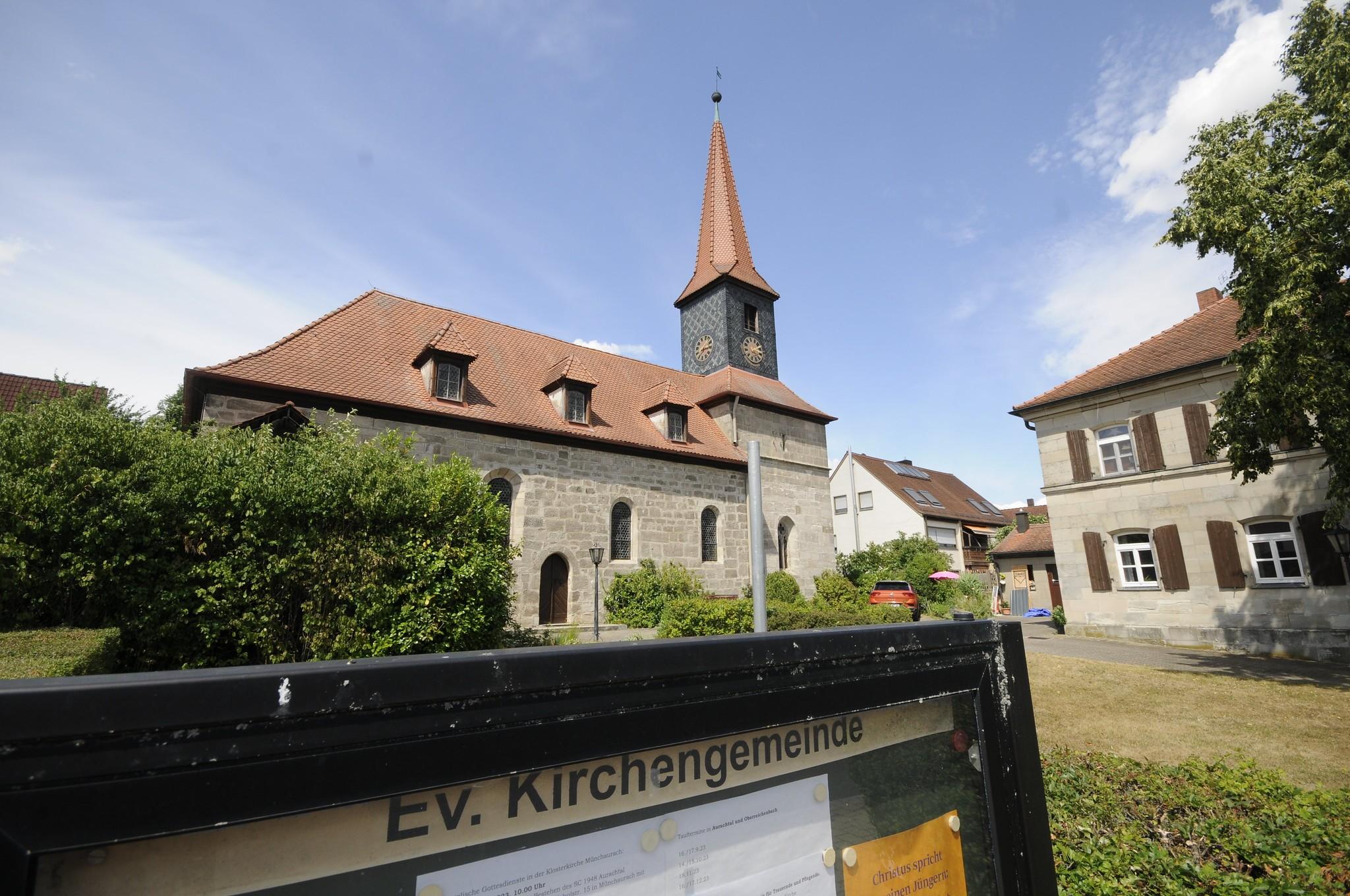Die evangelische Egidienkirche. Oberreichenbach bildet mit Aurachtal eine Gemeinde, beide Orte ...