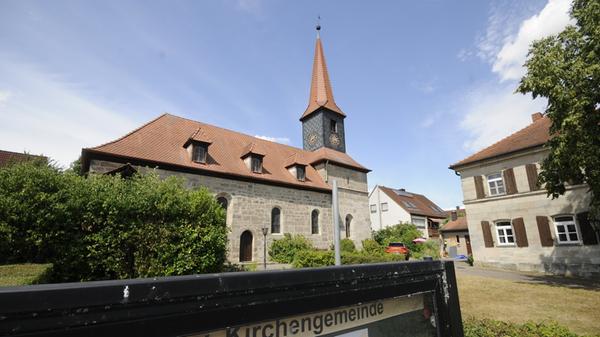 Die evangelische Egidienkirche. Oberreichenbach bildet mit Aurachtal eine Gemeinde, beide Orte ...