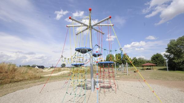 Neben dem neuen Baugebiet ist ein großer Spielplatz samt Dirtbike-Bahn angelegt worden.