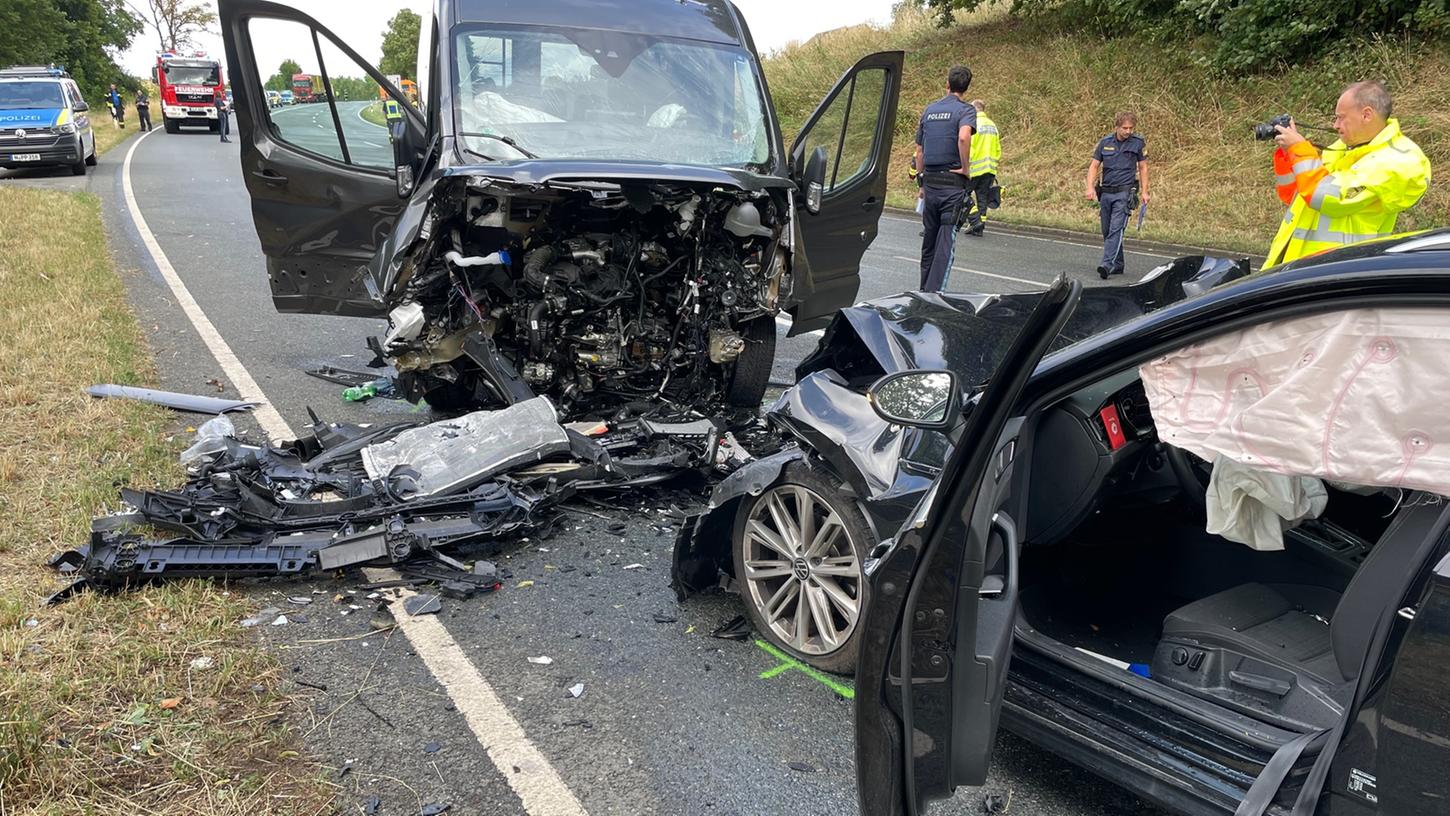 Auf der Bundesstraße bei Buchschwabach hat es einen schweren Unfall gegeben.