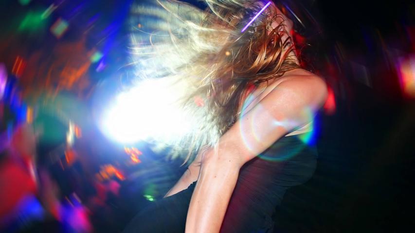 Das Terminal Club Sommerfest am Samstag auf der Mississippi Queen ist etwas für Disco Dancer. Ab 21 Uhr sorgen DJ Thorsten, DJ Mad und DJ Burns für Tumult auf den drei Dancefloors. Bis 22 Uhr gibt's zusätzlich einen kostenlosen Streetfox-Tanzkurs.