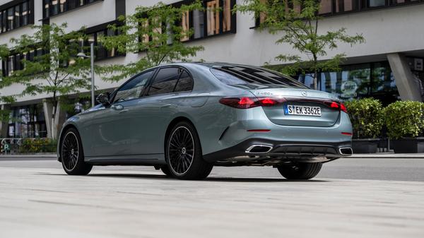 Auch an der Länge von knapp fünf Metern hat sich im Vorgängervergleich nicht allzu viel geändert.