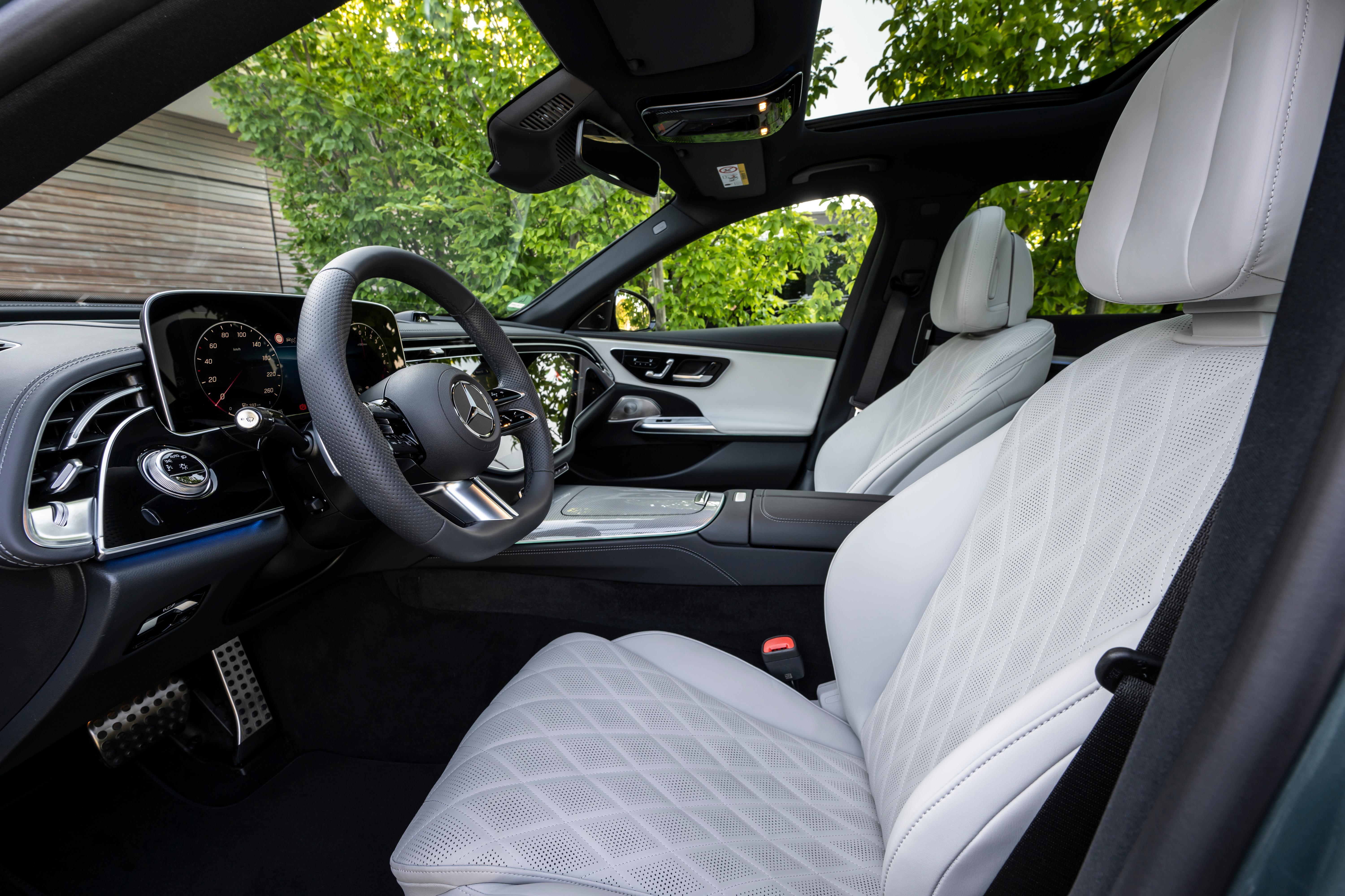 Der Innenraum ist von Luxus geprägt.