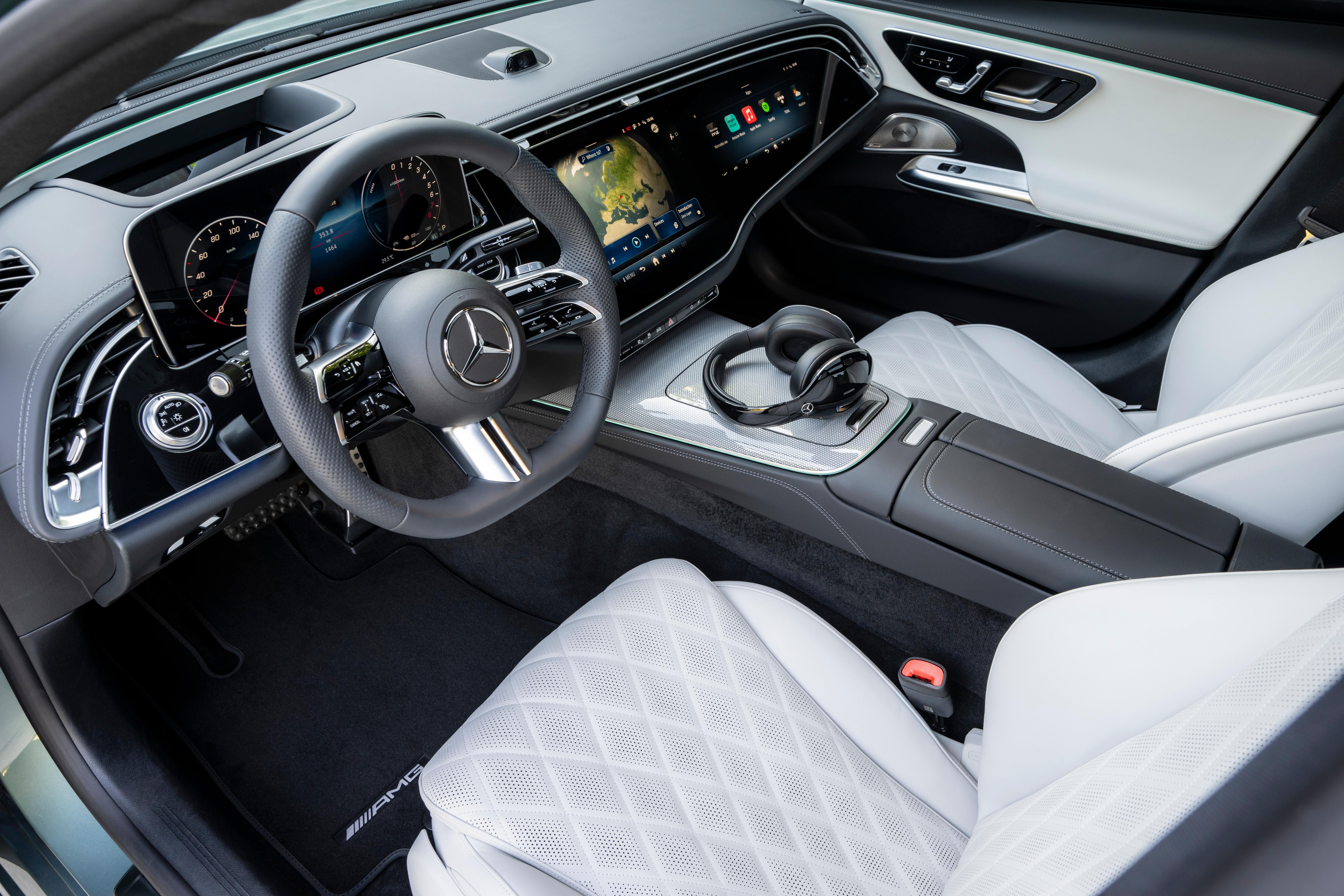 Den Superscreen besiedeln auch Apps wie Tiktok, Angry Birds, Zoom oder Webex.