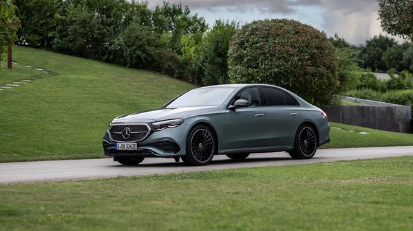 Die Plug-in-Hybride erreichen stattliche Reichweiten um 100 Kilometer.