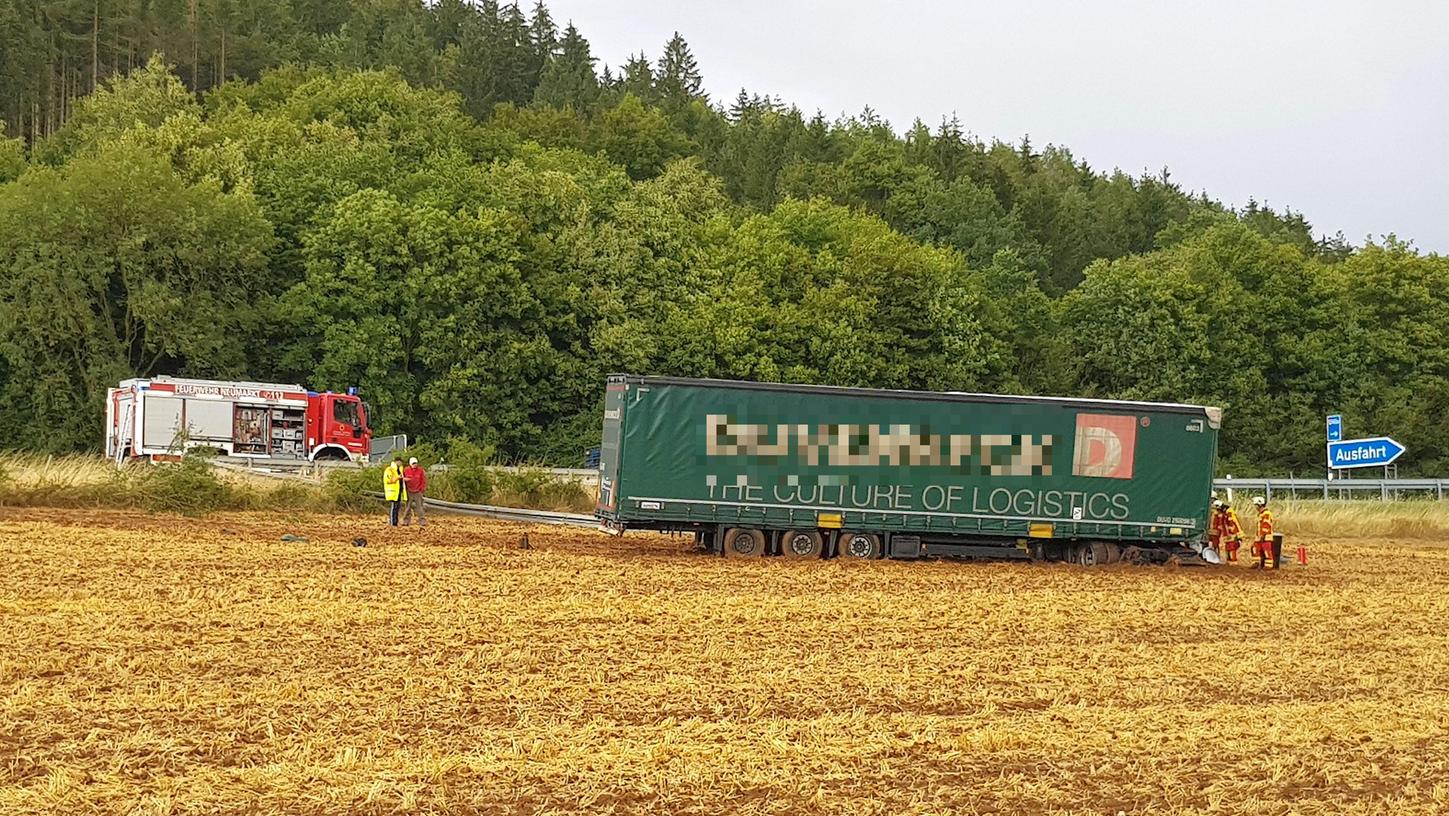 Kurz vor der Ausfahrt Neumarkt-Ost ist am Dienstag ein Lkw von der Autobahn A3 abgekommen. Kurz vor der Ausfahrt Neumarkt-Ost ist am Dienstag ein Lkw von der Autobahn A3 abgekommen.
