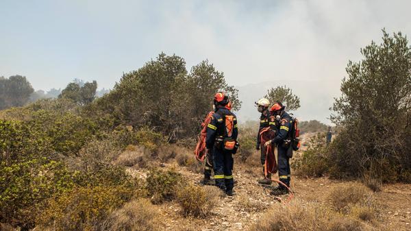 Griechenland - Insel Rhodos, Das große Feuer dauert bereits den siebten Tag im Süden der Insel Rhodos an. Ständige Ausbr