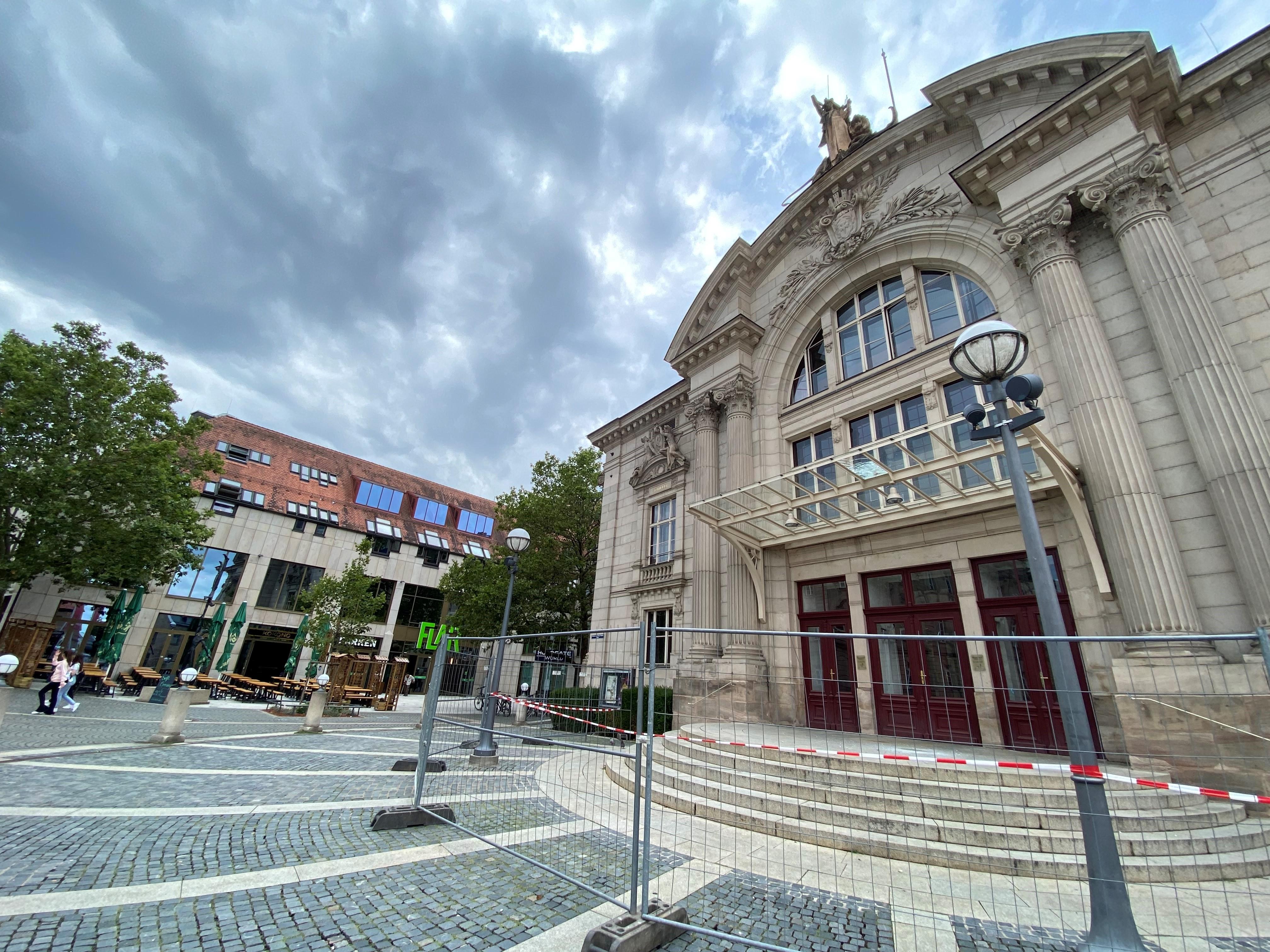 Kupferfackel von Fürths Stadttheater abgestürzt