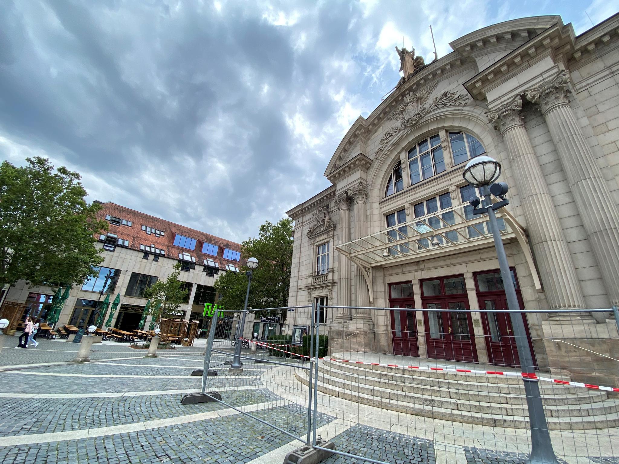 Kupferfackel von Fürths Stadttheater abgestürzt