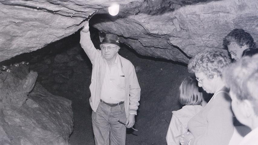 Ein alter Höhlenbär und Lotse zwischen Stalagtiten: Michael Kautsch führt seit elf Jahren Besucher durch die Binghöhle. Hier geht es zu unserer Serie "Vor 30 Jahren".