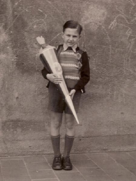 Gerhard Flechtner bei seiner Einschulung im Jahr 1953. Gerhard Flechtner bei seiner Einschulung im Jahr 1953.