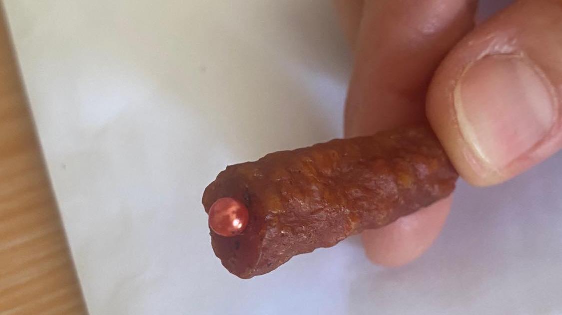 Bei Facebook warnt ein Mitglied des Feuchter Bürgerforums mit diesem Foto vor den Wurstködern. Bei Facebook warnt ein Mitglied des Feuchter Bürgerforums mit diesem Foto vor den Wurstködern.