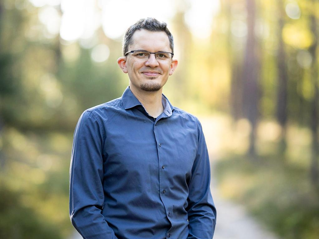 Aaron Mühlendyck ist Pflegewissenschaftler und wohnt in Altdorf. Er tritt für Bündnis 90/Die Grünen bei der Landtagswahl an.