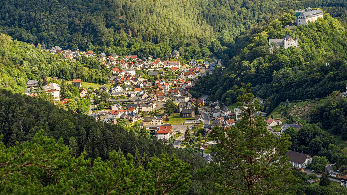 Schwarzburg liegt versteckt am Ende eines Tals im tiefsten Thüringer Wald - ideal für alle, die maximale Ruhe wollen.