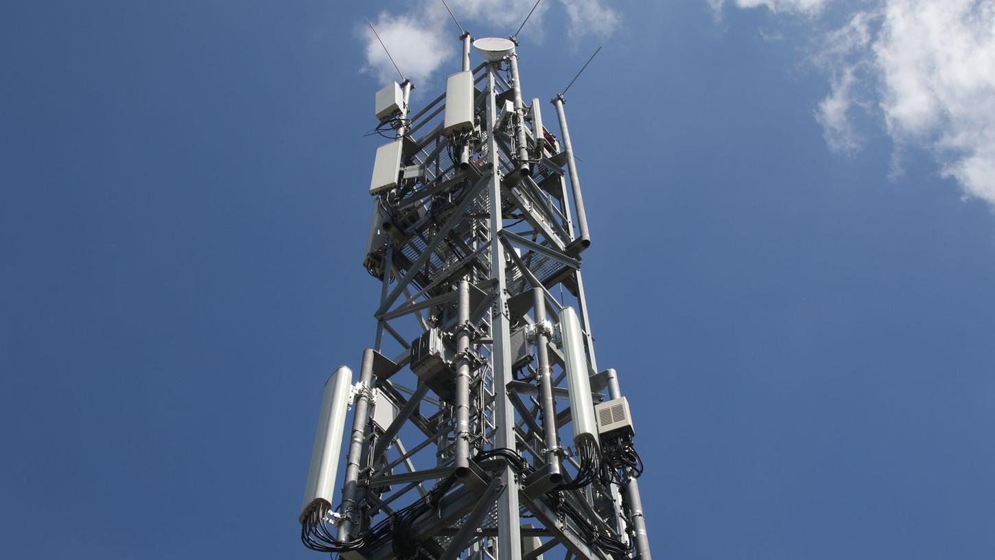 Einen weiteren Mobilfunkmast mit LTE hat Vodafone in Georgensmünd in Betrieb genommen (Symbolbild), Einen weiteren Mobilfunkmast mit LTE hat Vodafone in Georgensmünd in Betrieb genommen (Symbolbild),