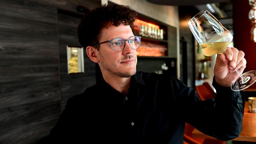 Diese Weine passen prima: Sommelier Stephan Resch veredelt damit fränkische Sterne-Küche