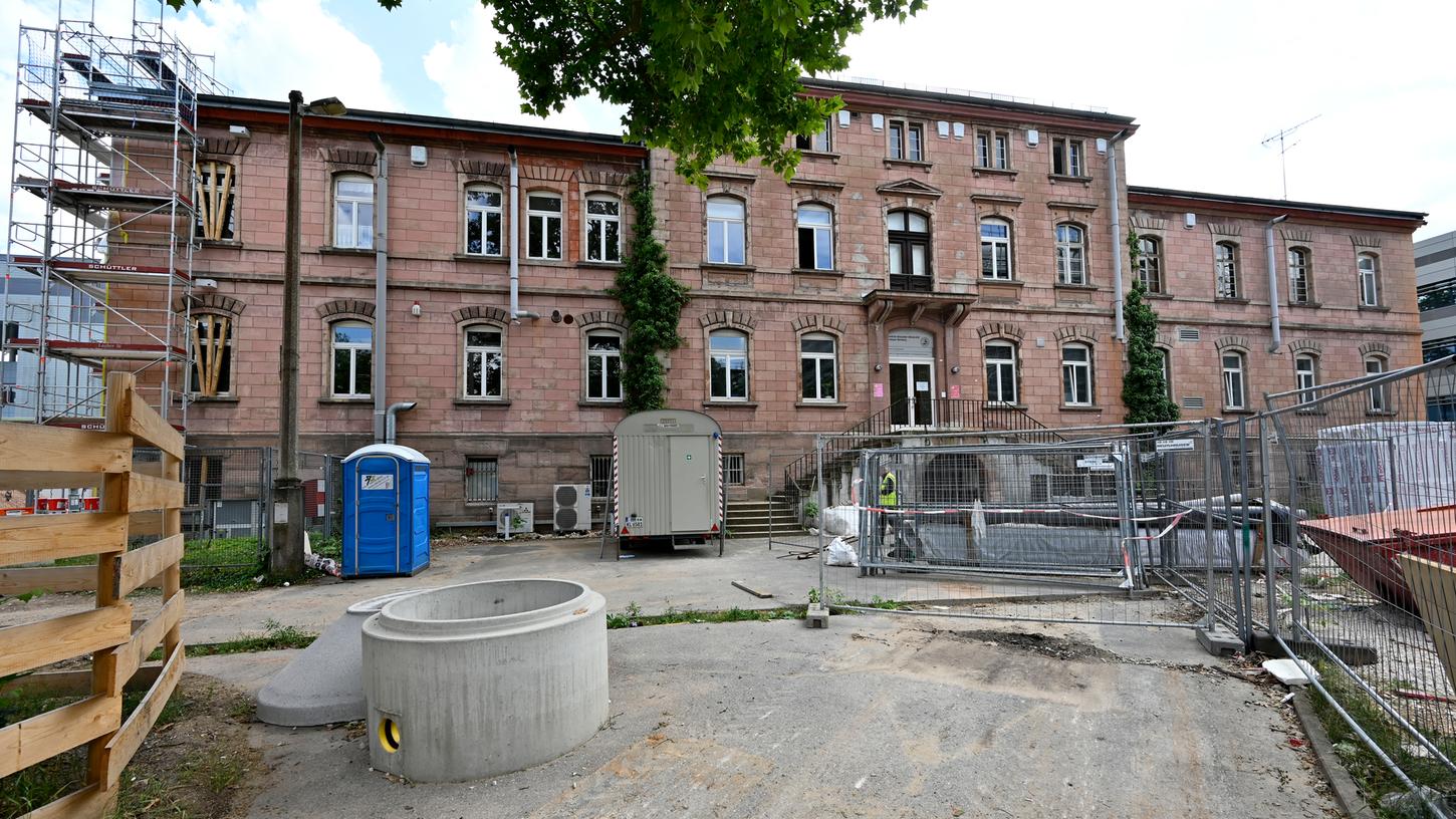 Nach dem Abriss großer Teile von West- und Ostflügel soll der verbliebene Teil des "Hupfla"-Gebäudes weiterentwickelt werden zu einem Gedenkort Heil- und Pflegeanstalt.