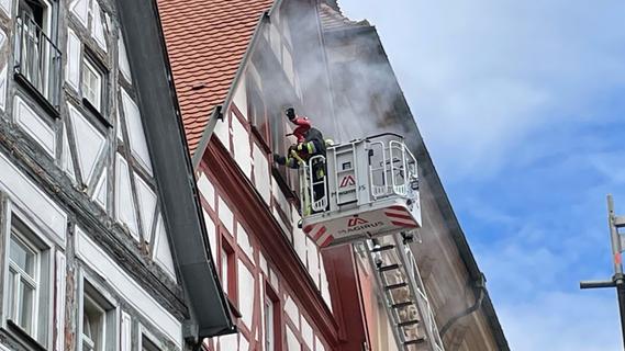 Brand mitten in der Bad Windsheimer Altstadt: Schaden von mehr als 100.000 Euro