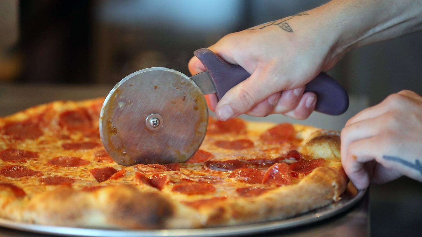 Pizza gehört zu den Dauerbrennern auf nahezu jeder Speisekarte.  Doch wo schmeckt die italienische Spezialität in Würzburg am besten?