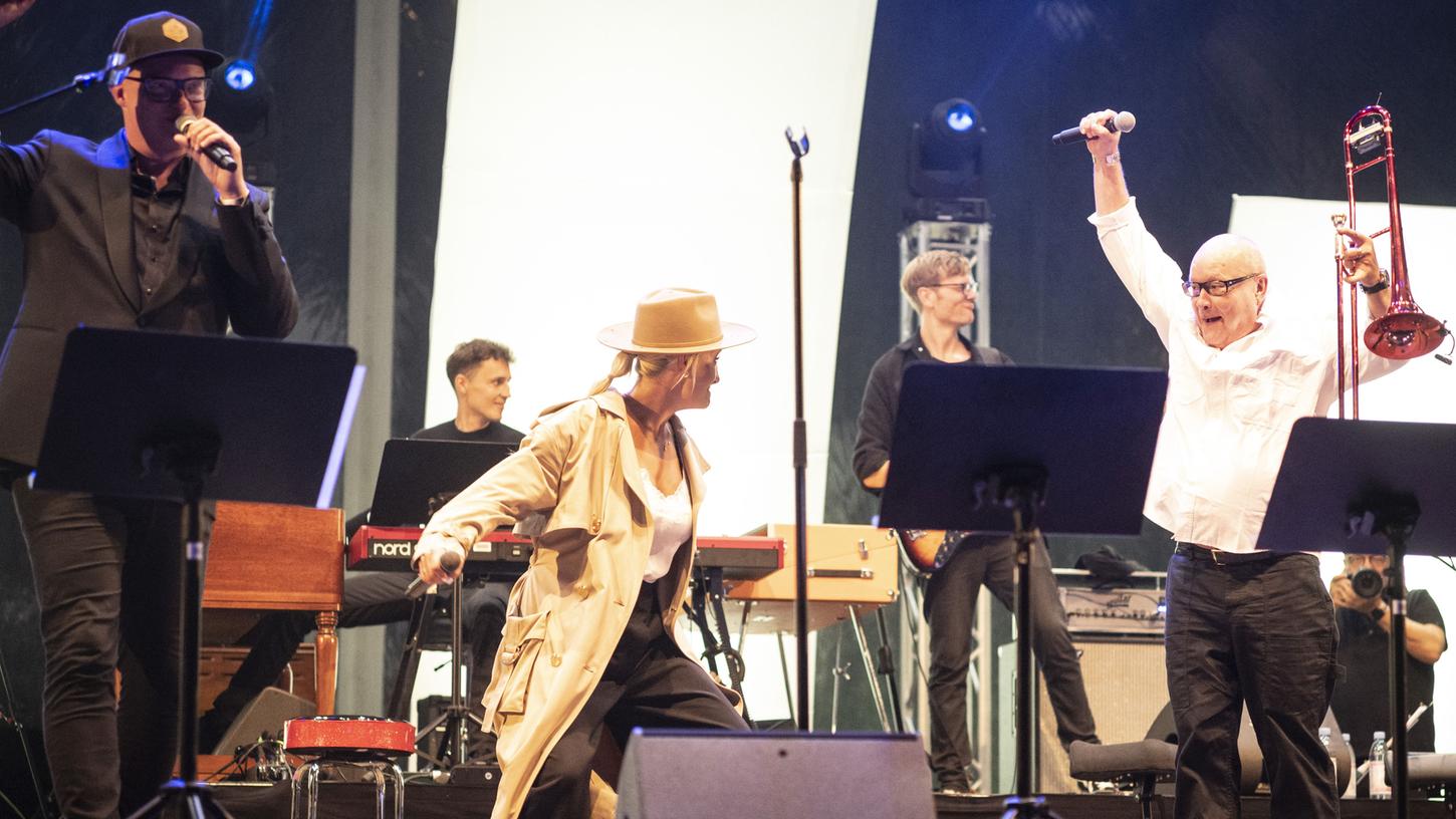 Neben Sarah Connor traten bei Jazz am See 2023 in Erlangen-Dechsendorf Torsten Goods, Nils Landgren, Randy Brecker und Jakob Manz auf. Neben Sarah Connor traten bei Jazz am See 2023 in Erlangen-Dechsendorf Torsten Goods, Nils Landgren, Randy Brecker und Jakob Manz auf.