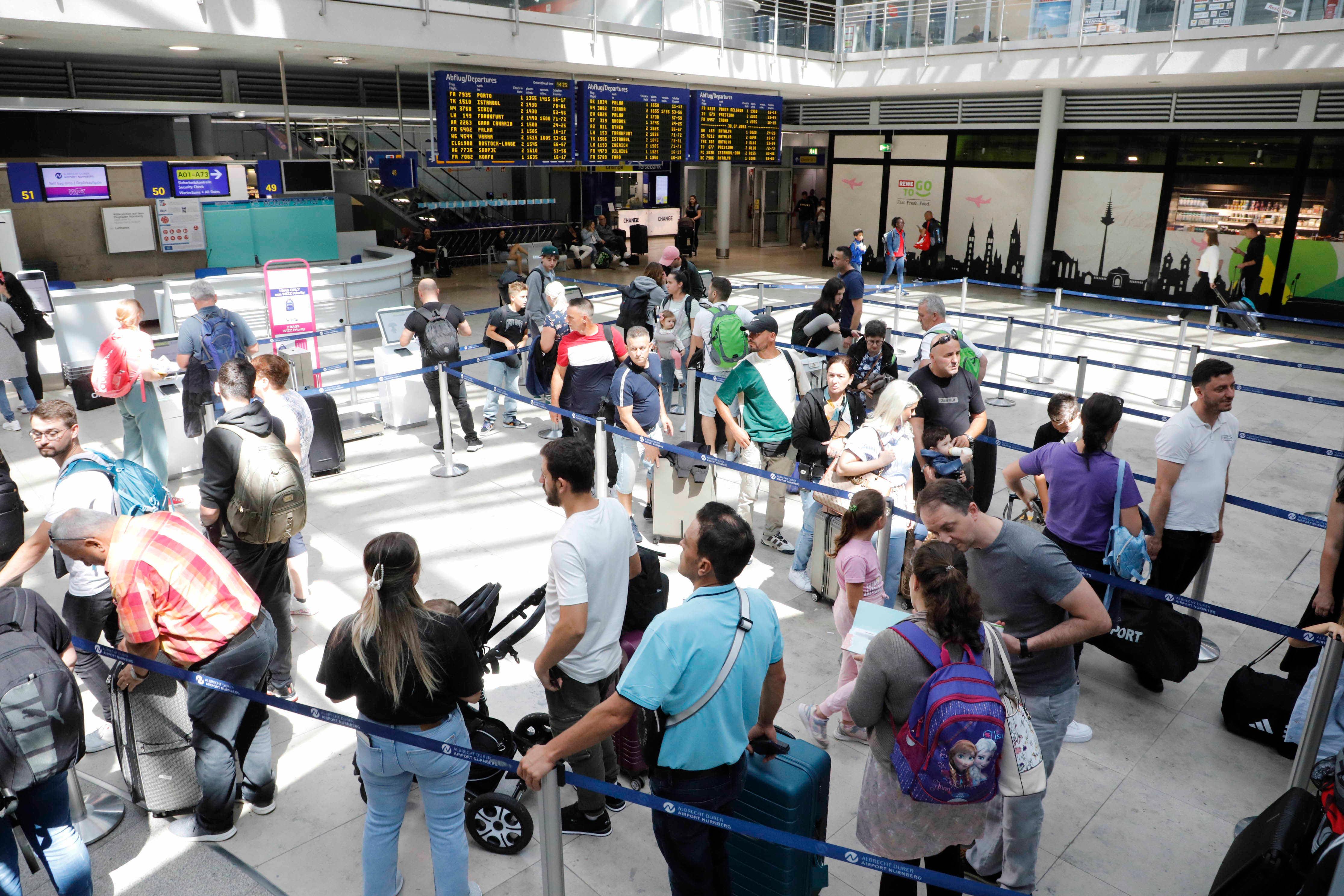 Erstes Ferienwochenende am Flughafen
