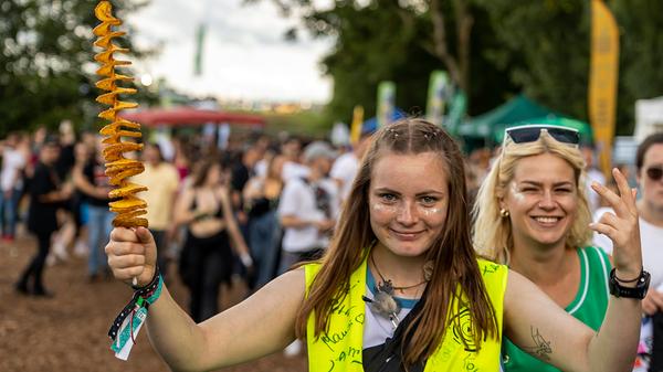Bei strahlendem Sonnenschein (die Wettervorhersage hatte für Samstag anderes behauptet) hatten die Fans bei "Open Beatz" Spaß - und aßen seltsame Sachen.