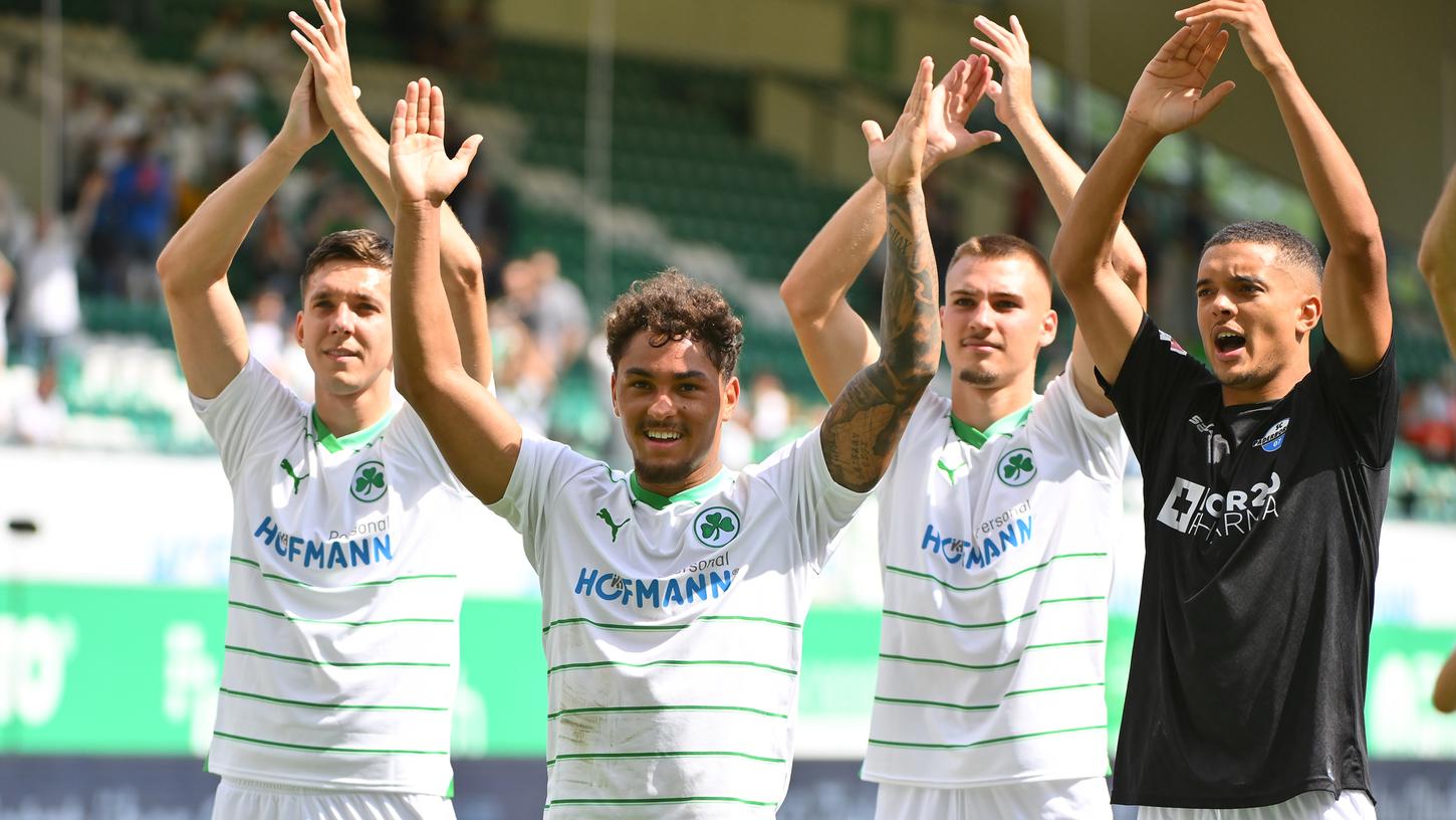 "Deutscher Meister...": Nein, das singen Damian Michalski, Armindo Sieb, Tim Lemperle und Maximilian Dietz (von links) hier nicht. "Deutscher Meister...": Nein, das singen Damian Michalski, Armindo Sieb, Tim Lemperle und Maximilian Dietz (von links) hier nicht.