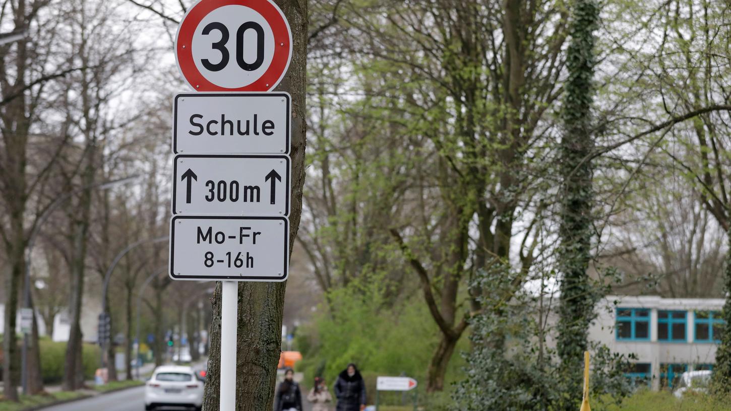 Tempo 30 für die Schulkinder - gilt das auch an Feiertagen und in den Ferien? Tempo 30 für die Schulkinder - gilt das auch an Feiertagen und in den Ferien?