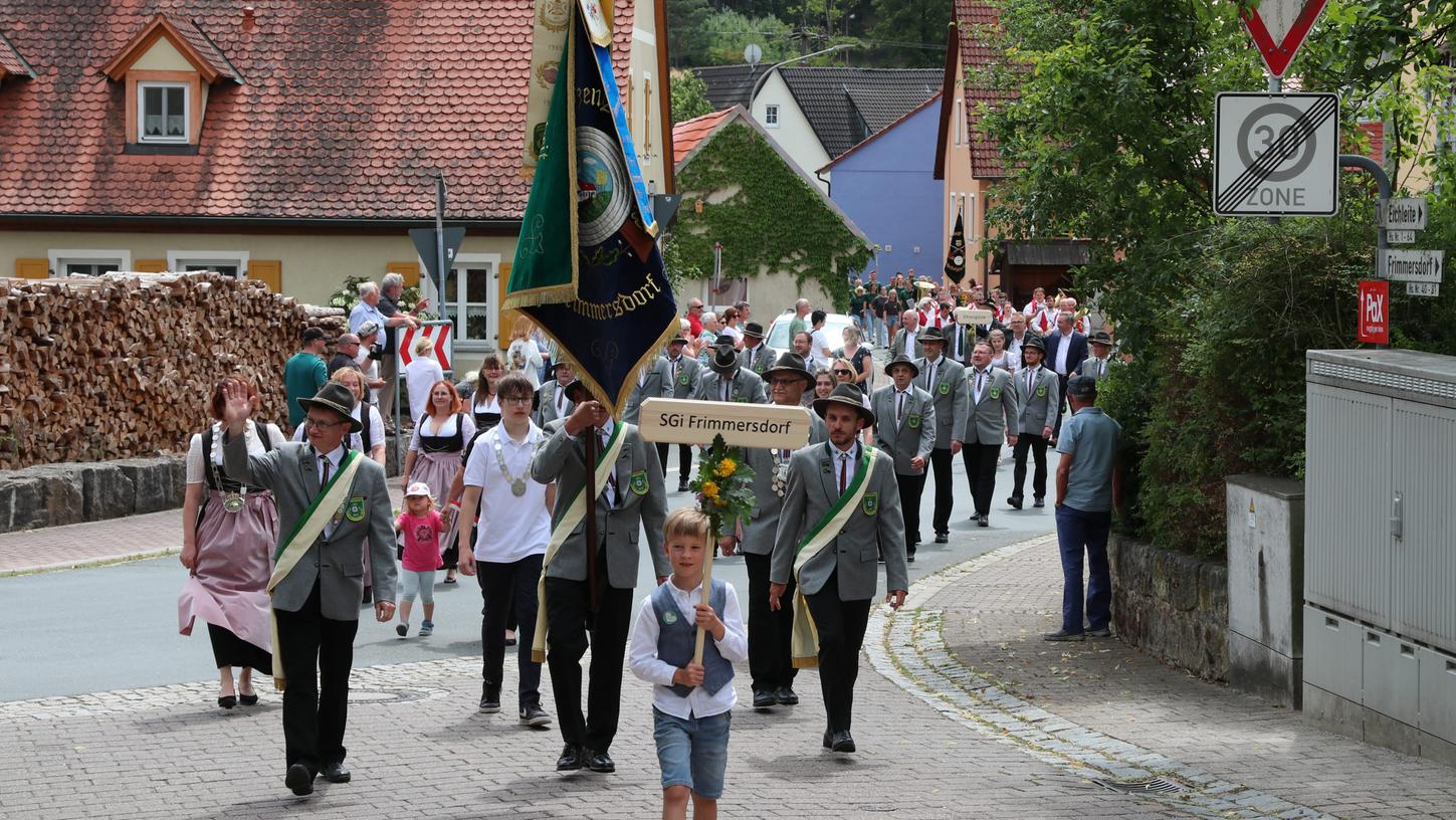 Dorffest 2023 in Frimmersdorf. In diesem Rahmen fand auch der Festumzug anlässlich des 50-jährigen Bestehens der Schützengilde Frimmersdorf statt. Dorffest 2023 in Frimmersdorf. In diesem Rahmen fand auch der Festumzug anlässlich des 50-jährigen Bestehens der Schützengilde Frimmersdorf statt.