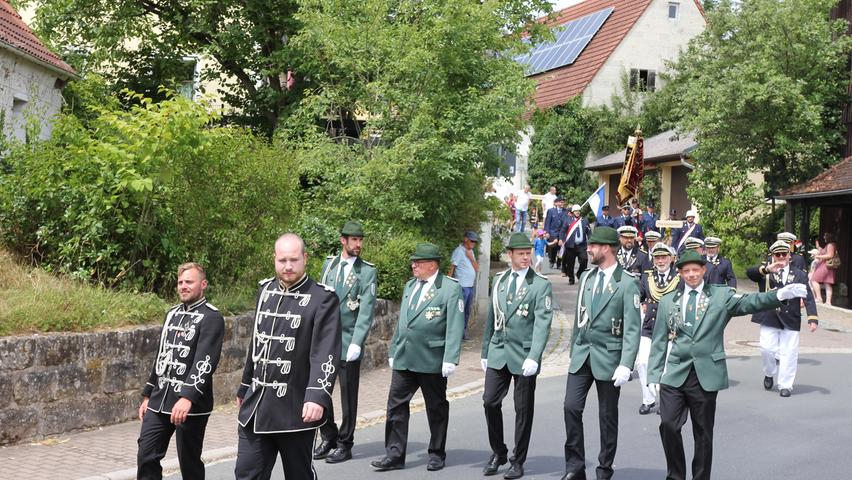 Dorffest 2023 in Frimmersdorf. In diesem Rahmen fand auch der Festumzug anlässlich des 50-jährigen Bestehens der Schützengilde Frimmersdorf statt. Dorffest 2023 in Frimmersdorf. In diesem Rahmen fand auch der Festumzug anlässlich des 50-jährigen Bestehens der Schützengilde Frimmersdorf statt.