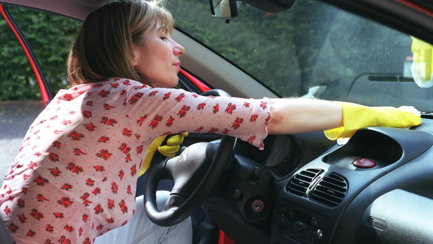 Autositze reinigen: Schritt-für-Schritt-Anleitung – Flecken entfernen