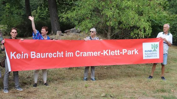 "Wir kämpfen um unseren Cramer-Klett-Park": Protest gegen Baupläne auf Rädda-Barnen-Areal