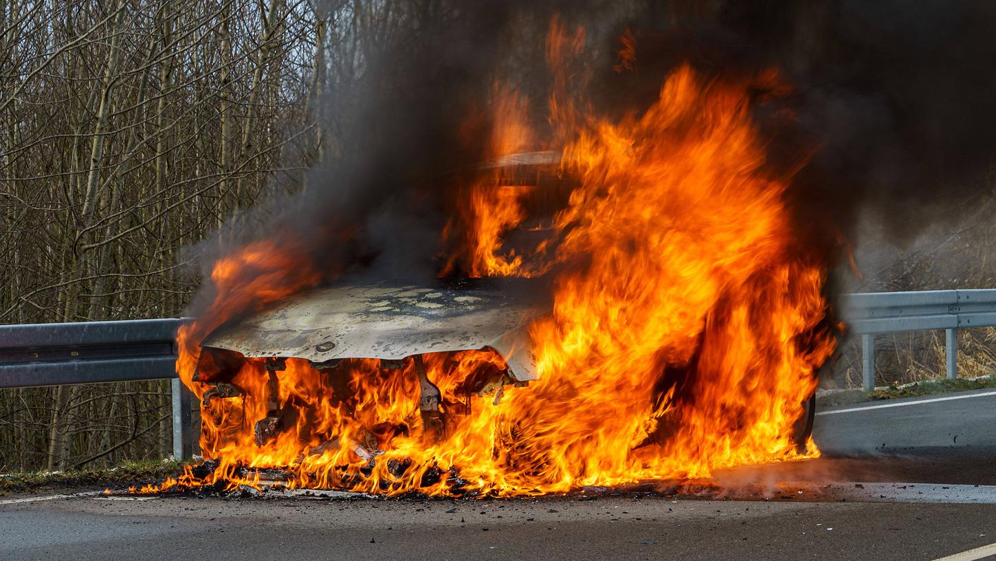 Ob Verbrenner- oder Elektroauto: Ein Fahrzeugbrand ist für die Betroffenen immer ein Schockerlebnis.
