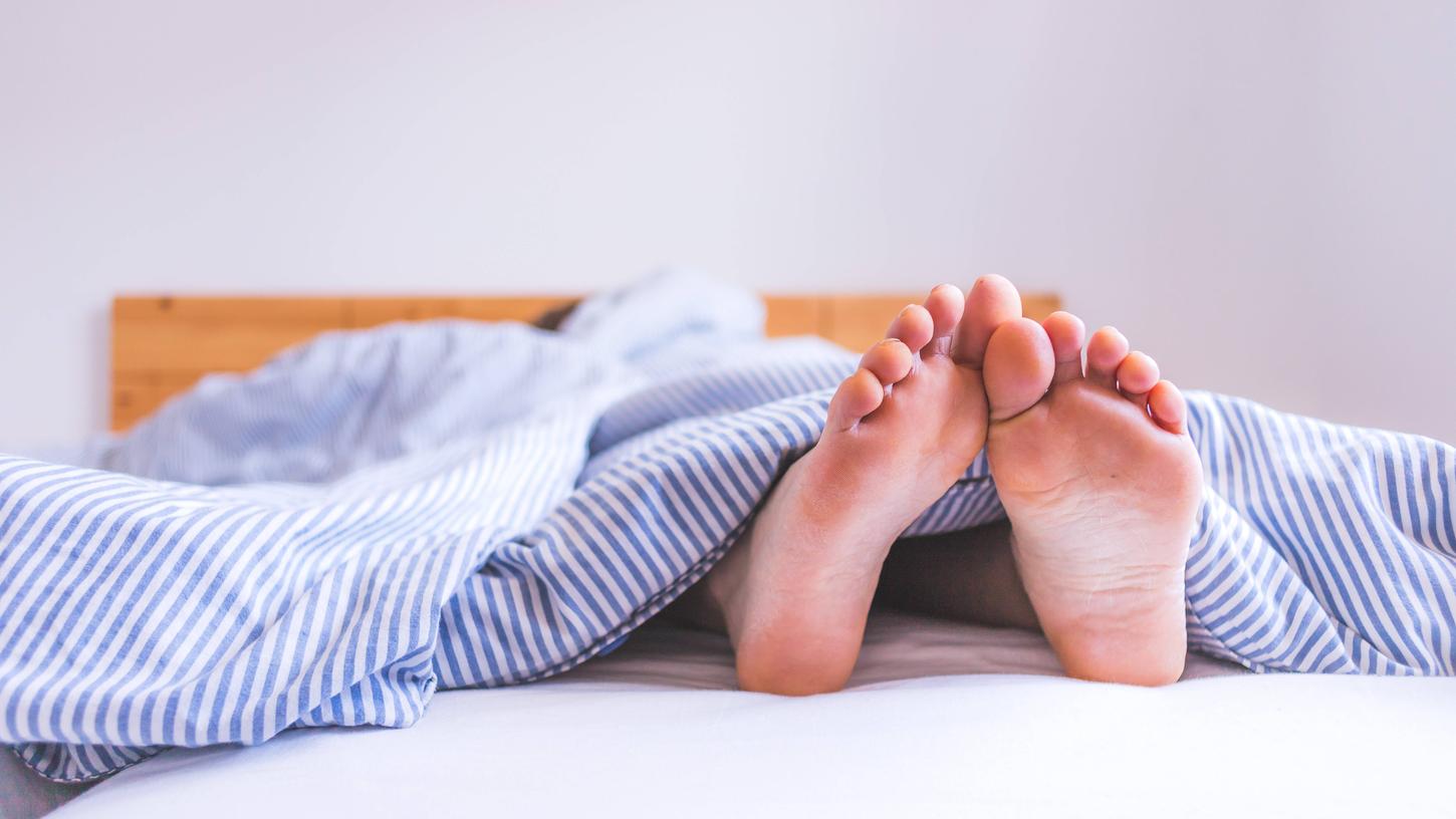 Ein gesunder Schlaf ist wichtig. Ist nackt zu schlafen dabei förderlich?