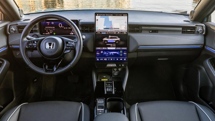 Großformat: Der Hochkant-Touchscreen mit dreigeteilter Benutzeroberfläche. Großformat: Der Hochkant-Touchscreen mit dreigeteilter Benutzeroberfläche.