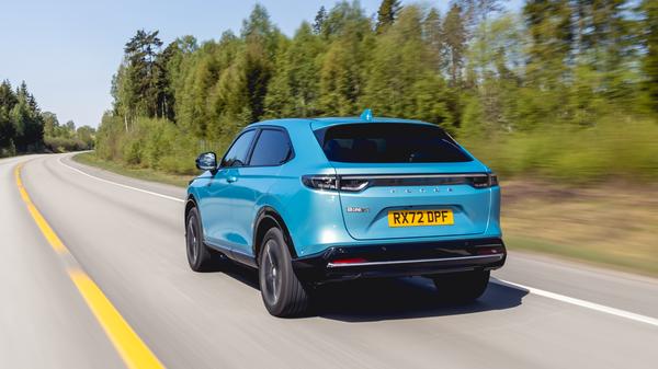 Die Motorleistung von 150 kW/204 PS reicht mehr als aus.