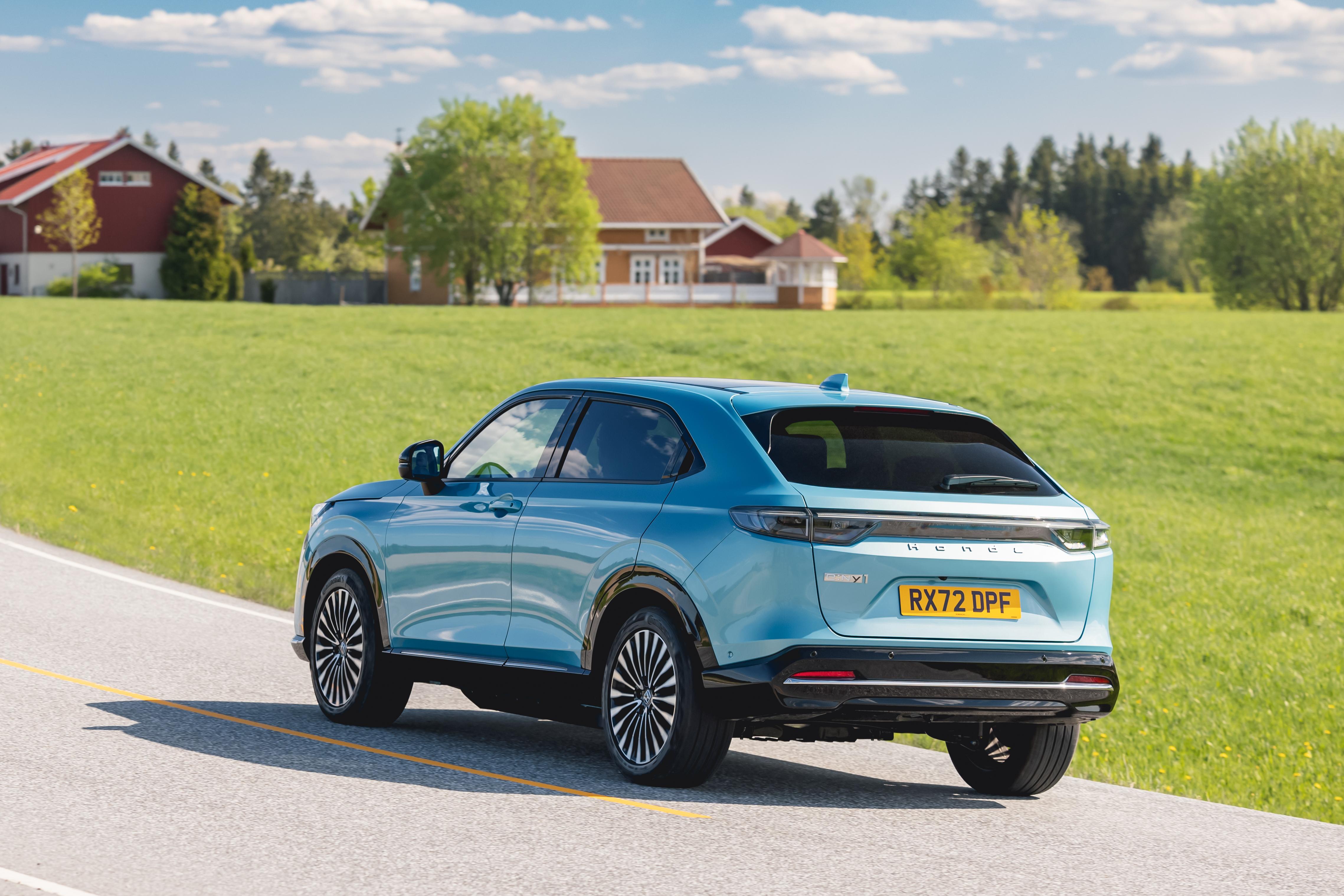 Dass die Höchstgeschwindigkeit bei 160 km/h ihr begrenztes Ende findet, wird den eher in der Währung Reichweite denkenden E-Fahrer nicht bekümmern.