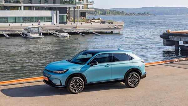 An der DC-Schnellladesäule "tankt" der elektrische Honda mit bis zu 78 kW. In einer Dreiviertelstunde ist der Akku so von 10 auf 80 Prozent Füllstand zu bringen.