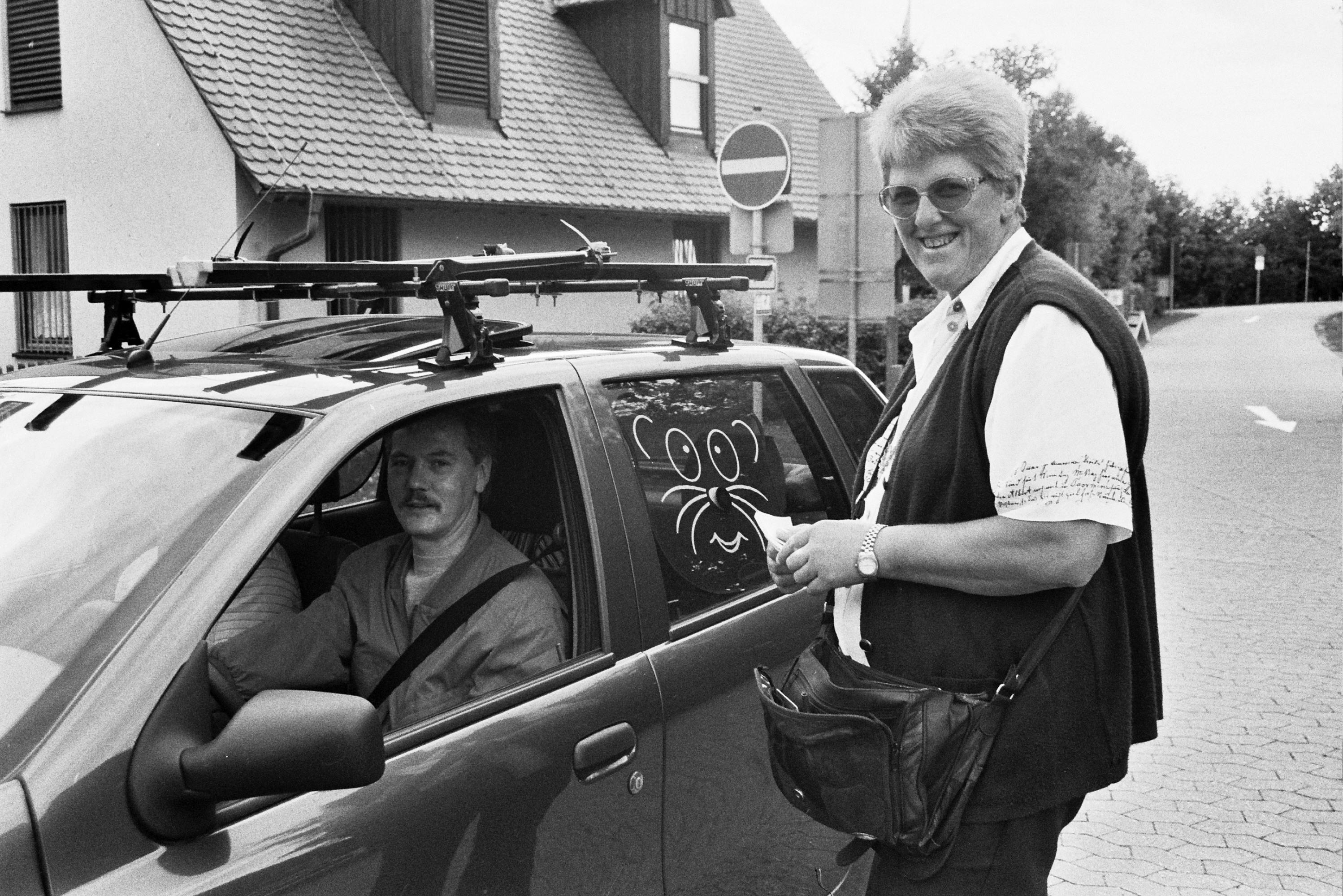 Für viele, die in der Tourismusbranche tätig sind, beginnt nun die "heiße Phase" im Jahreslauf. So auch für Karl und Marianne Krach aus Dorsbrunn, die im Auftrag des Zweckverbands Brombachsee als Parkwächter tätig sind. Neben der Landwirtschaft ist die Parküberwachung für die Krachs eine zusätzliche Einnahmequelle.